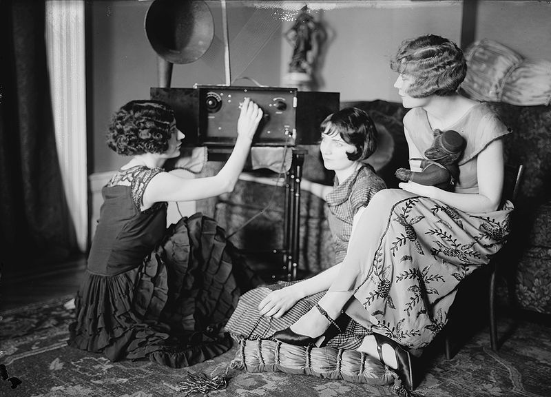 Brox Sisters Listening In. Courtesy: Library of Congress Online Prints & Photographs.